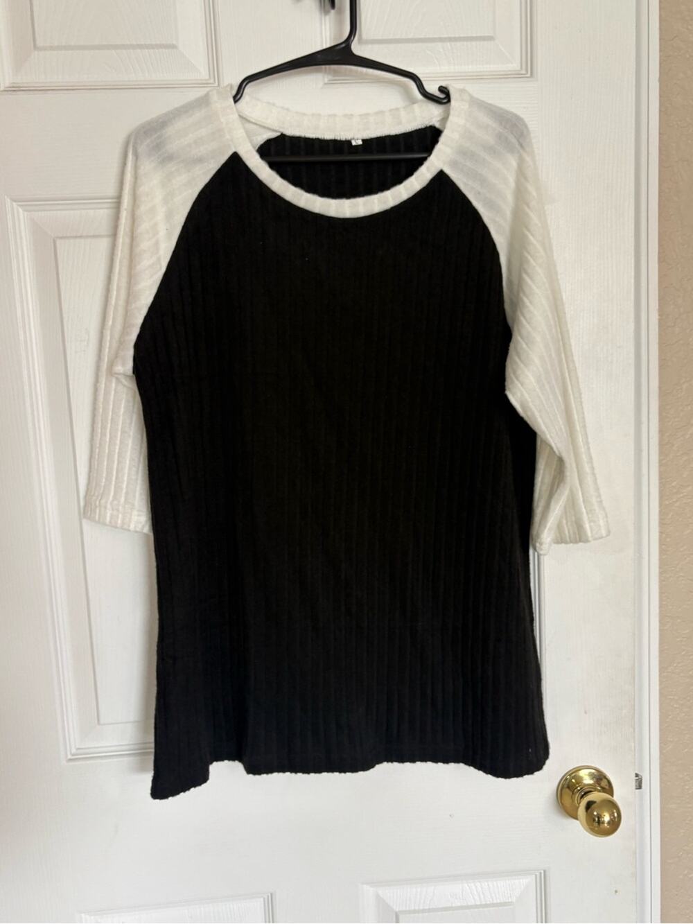 Women’s Black White Ribbed Raglan Top Large 3/4 Sleeve Casual Colorblock Shirt